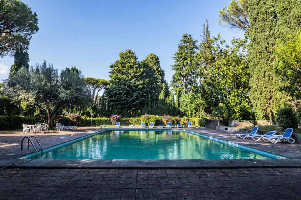 Amazing House With Swimming Pool