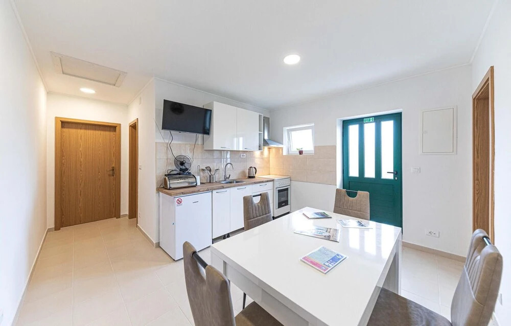Amazing Apartment in Kastel Stari With 2 Bedrooms and Wifi