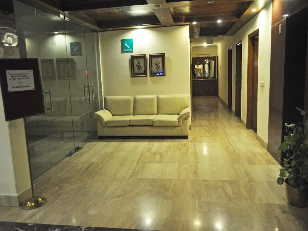 OYO Flagship 532 Sikanderpur Metro Station
