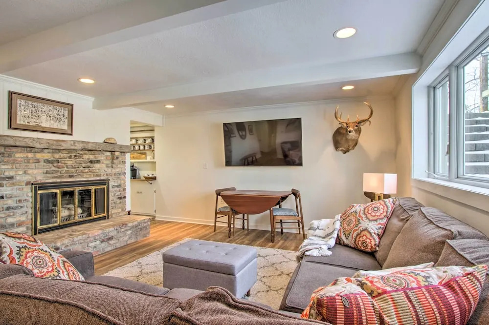 Cozy Rochester Retreat ~ 3 Mi to Mayo Clinic!