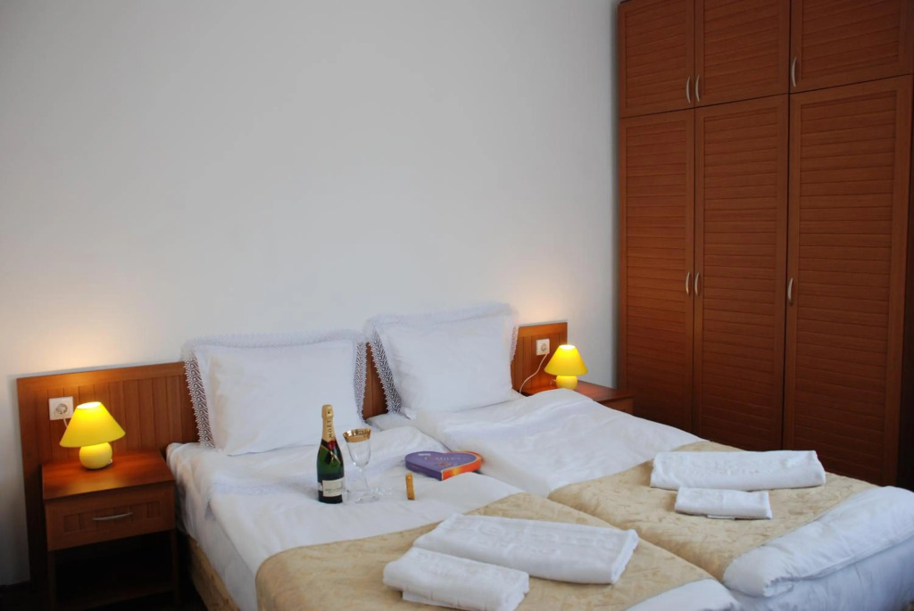 Elegant Lux Hotel