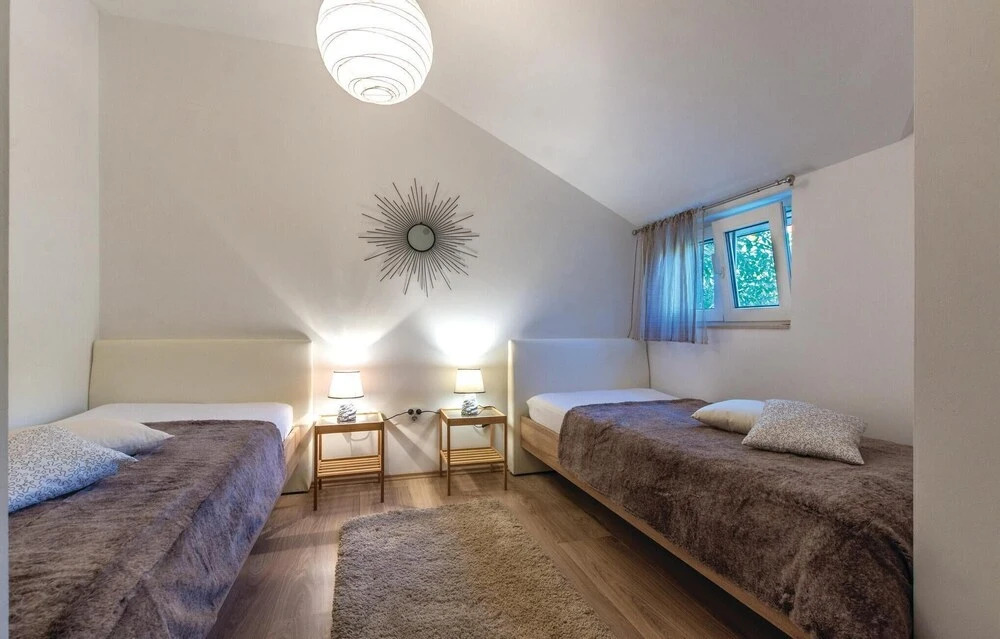 Beautiful Home in Vinisce With Wifi and 4 Bedrooms