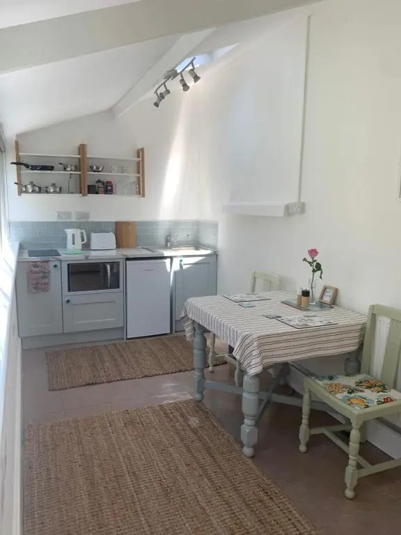 Puffin. Comfortable Annexe Central Falmouth (Adults Only)