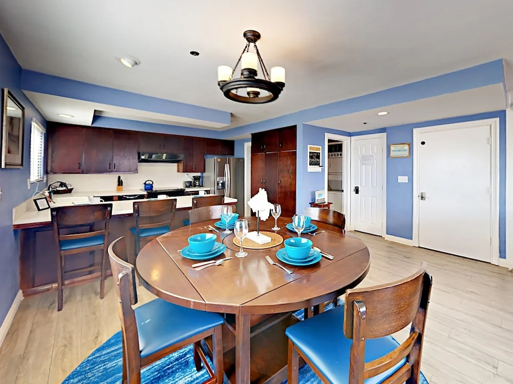 Mission Beach Condo w/Bayside Views by RedAwning