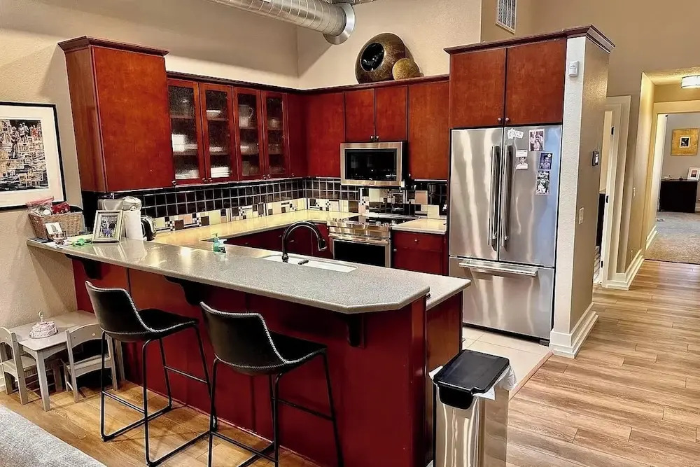 'downtown Delight' w/ Patio! 1 Mi to Ball State