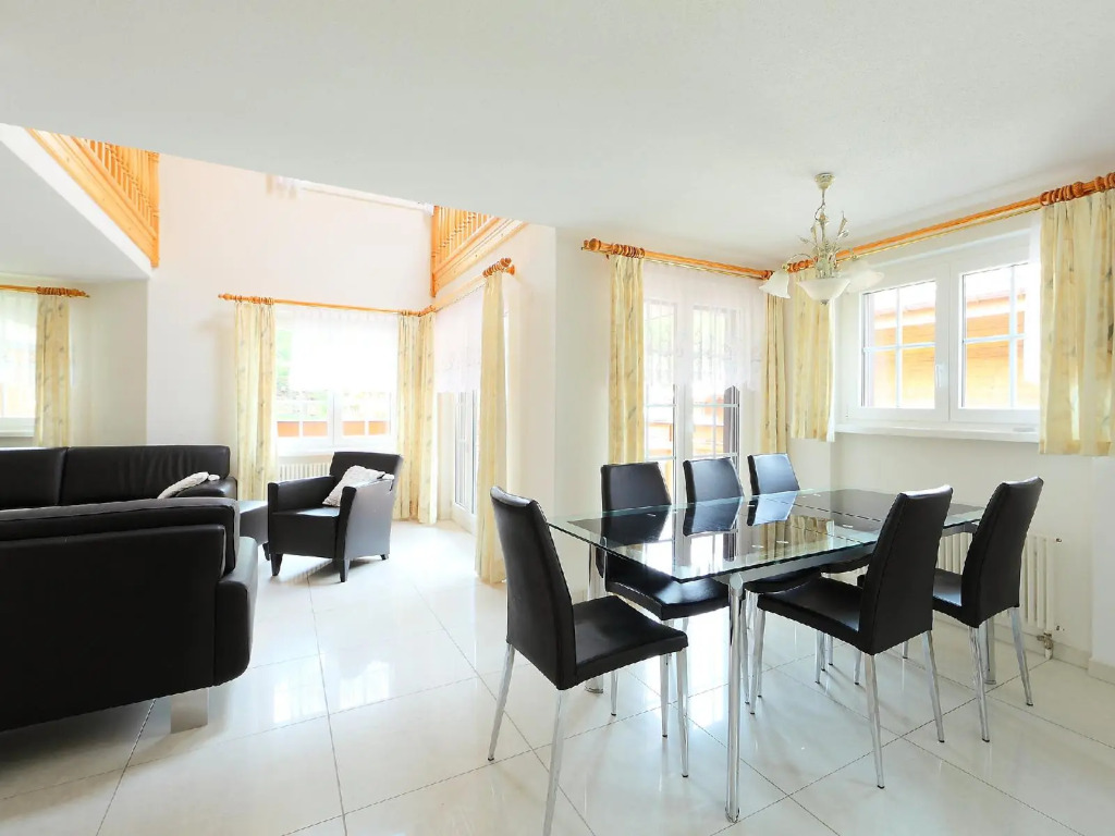 Linda - Four Bedroom