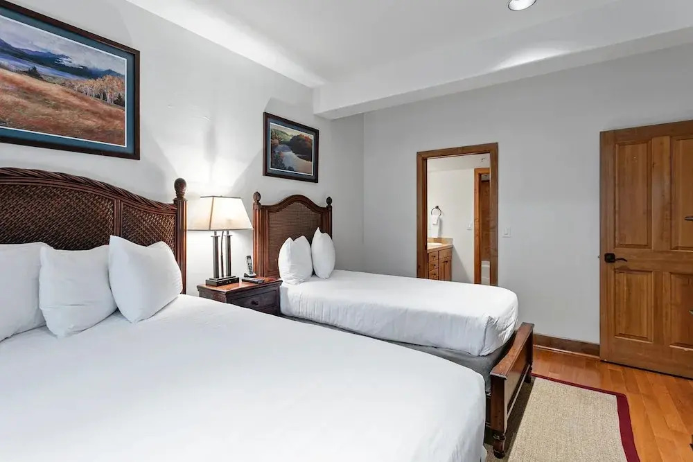 Sterling Lodge at Deer Valley Resort - Three Bedroom Condo with Hot Tub #111 3 Condo