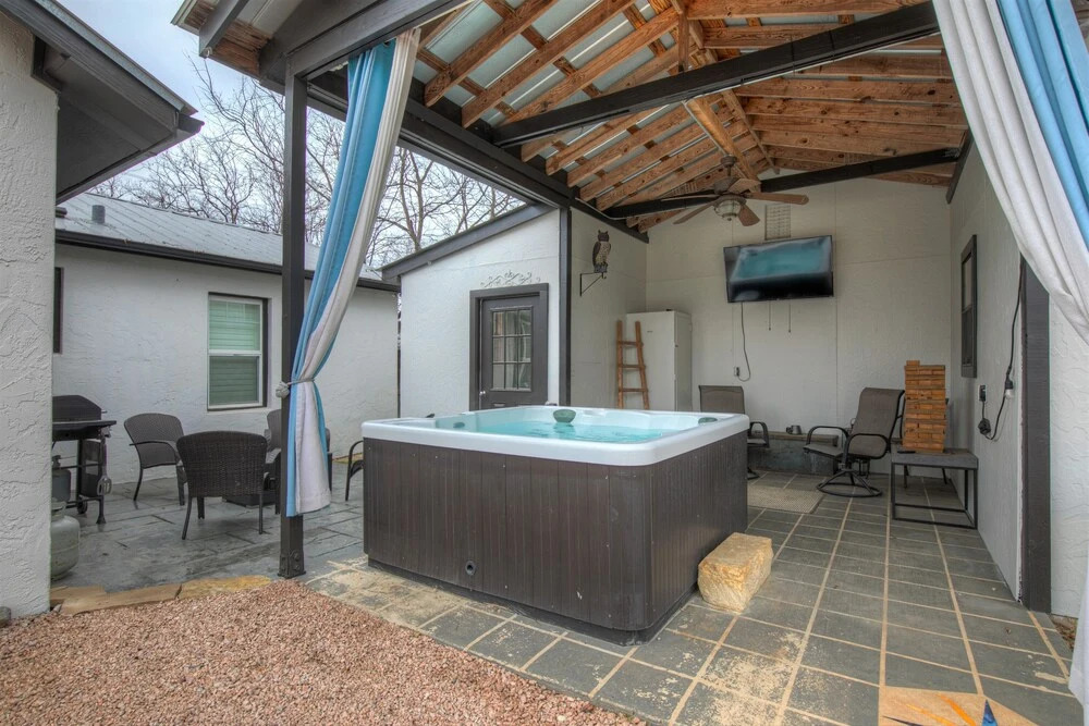 Grand Retreat 2 Houses Off Main Hot Tubs