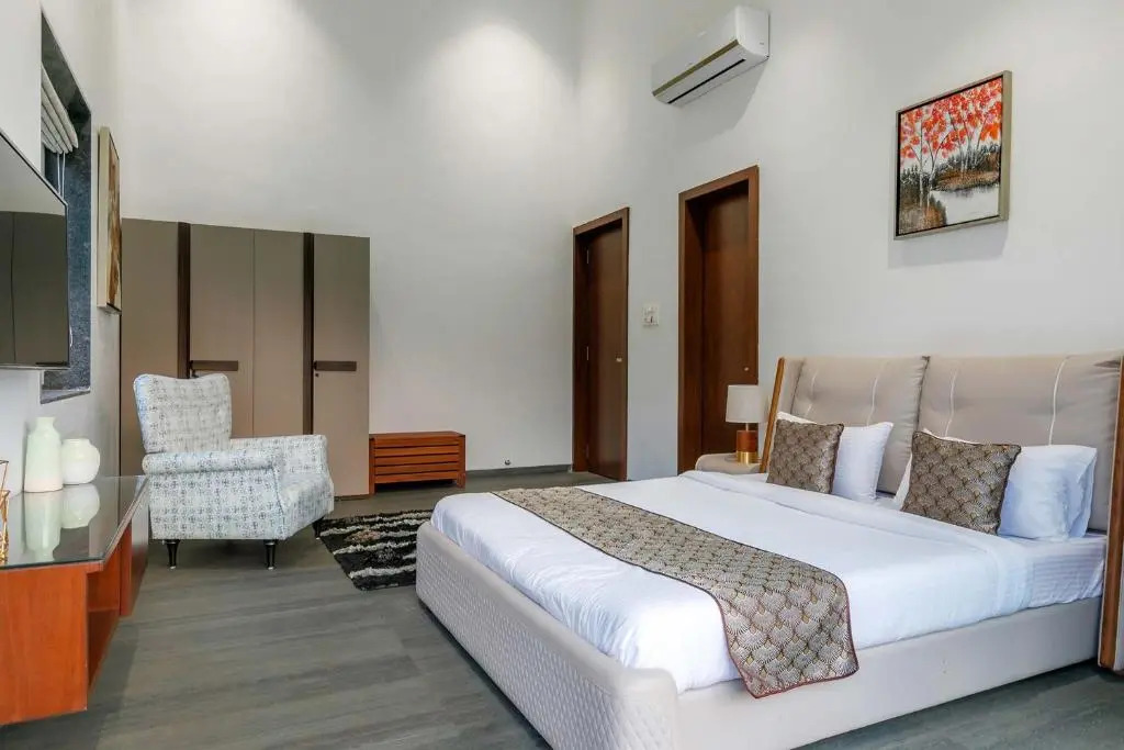 StayVistas The Tavern At Canary Farms - Mountain-View Luxury Mansion with Infinity Pool & Games Zone