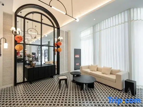 SFEEL Designer Hotel (Yibin Railway Station · Vientiane Tiandi Branch)