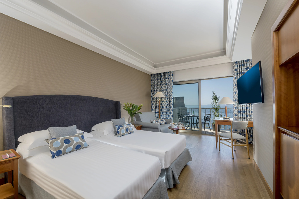Отель Royal Continental Hotel Naples