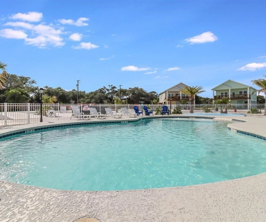 Sunshine And Flip Flops Sp114 4 Bedroom Home by RedAwning