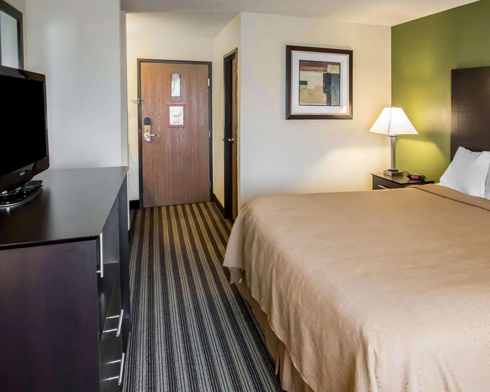 Quality Inn Chesterton near Indiana Dunes National Park I-94