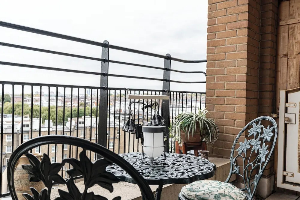 Duplex 2BR 2BA Flat Near Gloucester Rd Station