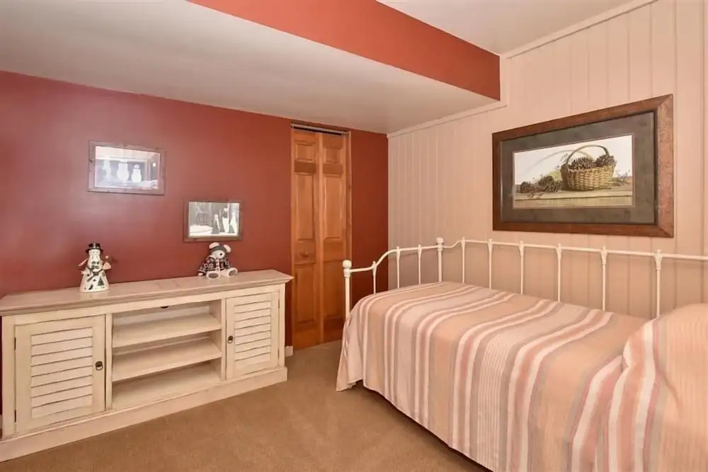 Seven Springs 4 BR Deluxe Townhouse, Sleeps 11! by RedAwning