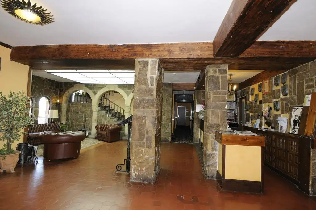 Hotel Leonor Mirón