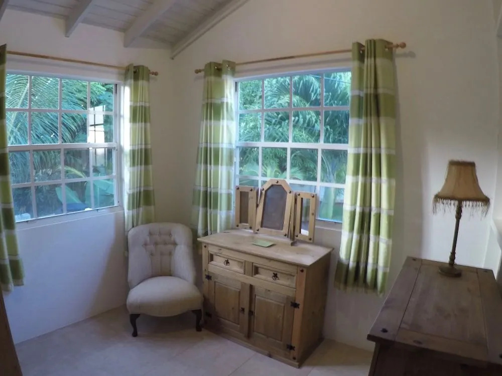 Gibbs Glade Cottage & Garden Studios