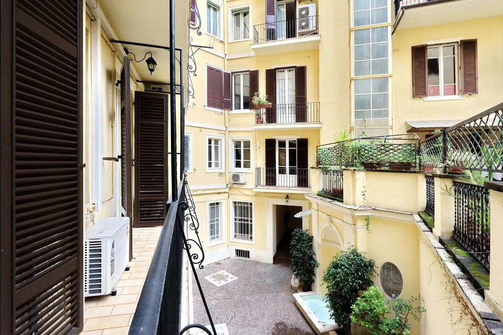 Vatican apartments-Vatican Museums area