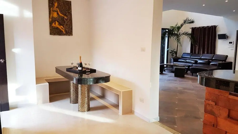 WOWLAND Luxury Pool Villa Pattaya Walking Street