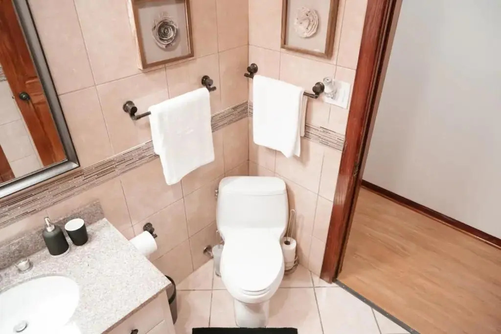 Spacious 2BR Apt plus Free Indoor Garage Parking