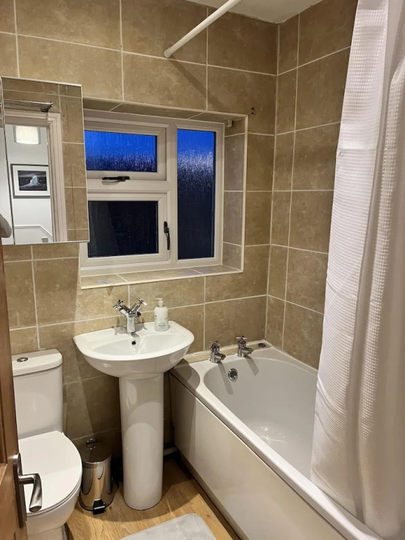 Impeccable 3-bed House in Nottingham Free Parking