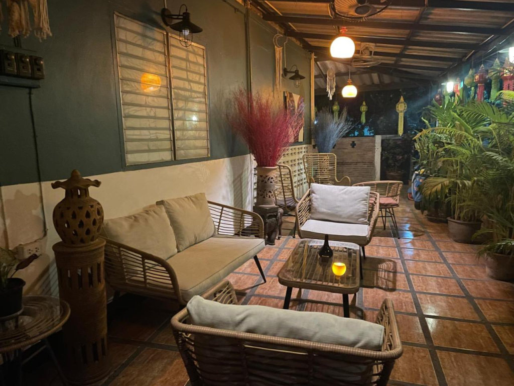 Yan Hostel Thapae Gate