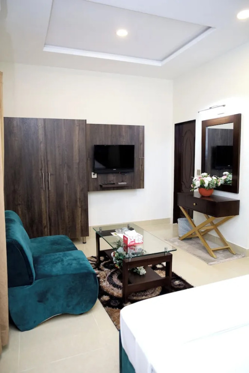Royalton Inn Hotel - Gulberg