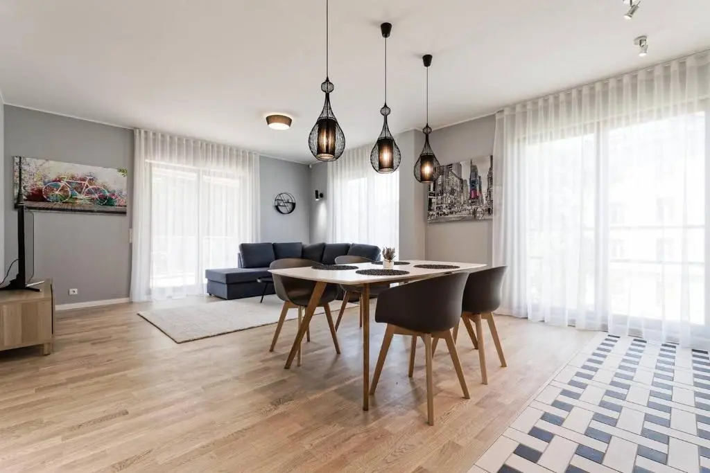 Central apartments, Quiet with Free Parking and AC