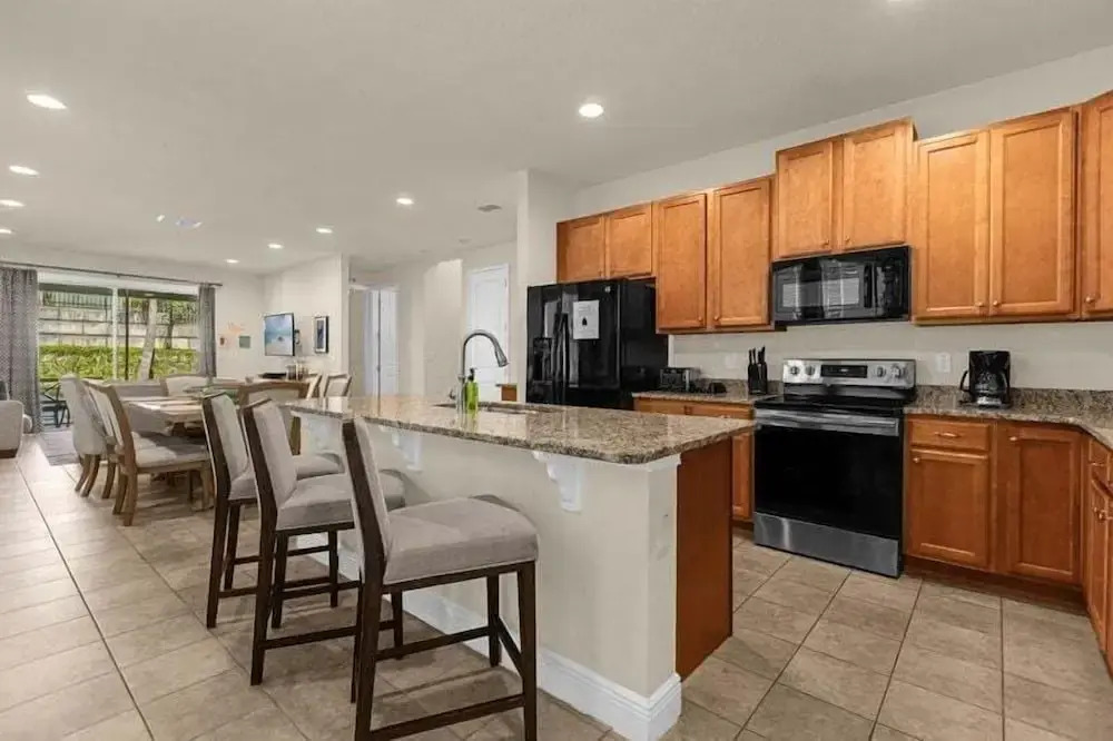 350-8-pc-open Floor Plan With Private Pool