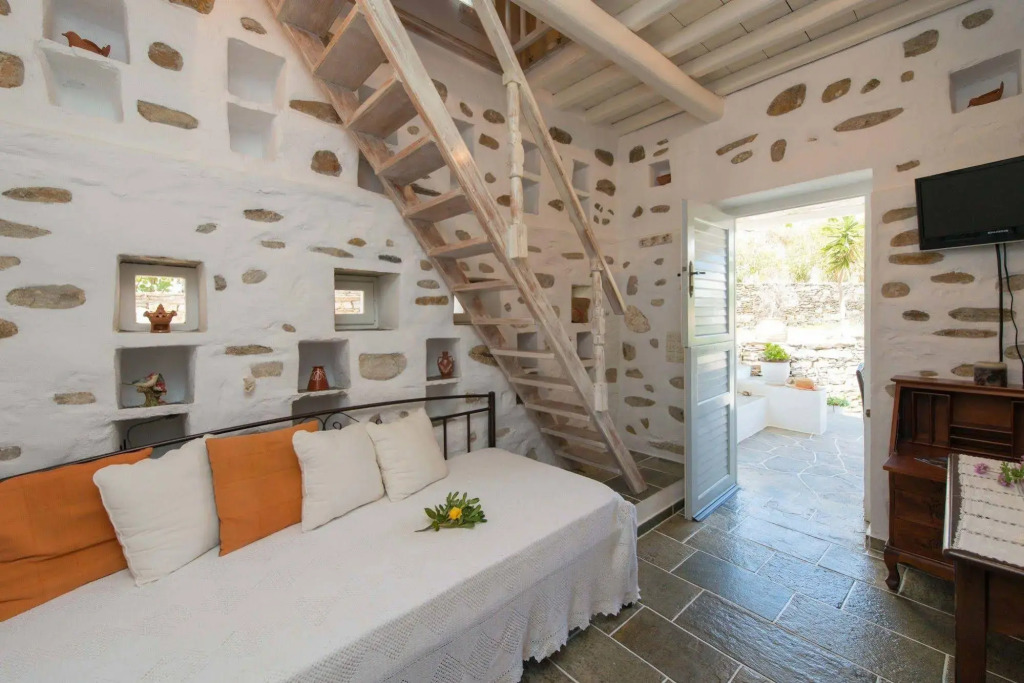 Peristeronas House