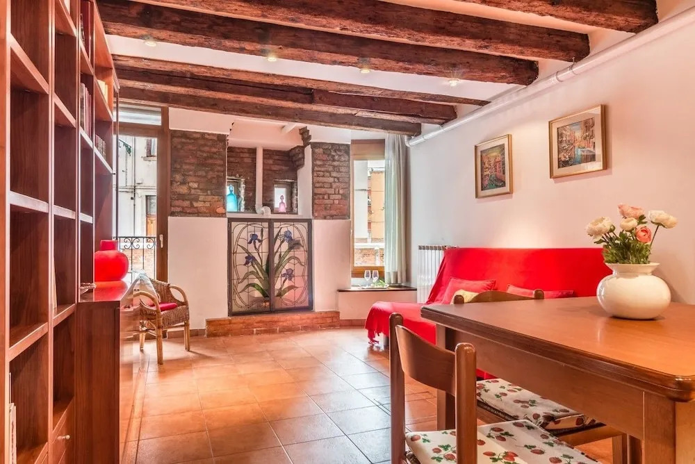 Venice Canal View Boutique Apartment