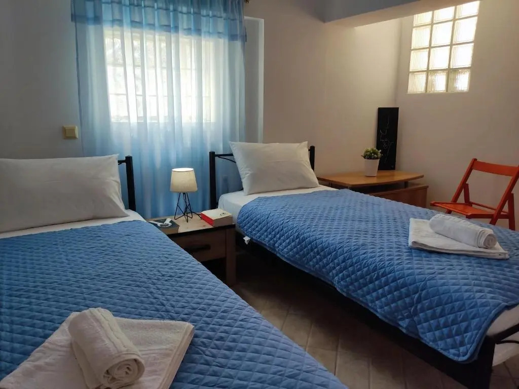 ANASSA HOME A Spacious Cretan House Next To The Sea, Family and Couple Friendly with Terrace in Makry Gialos & Ierapetra