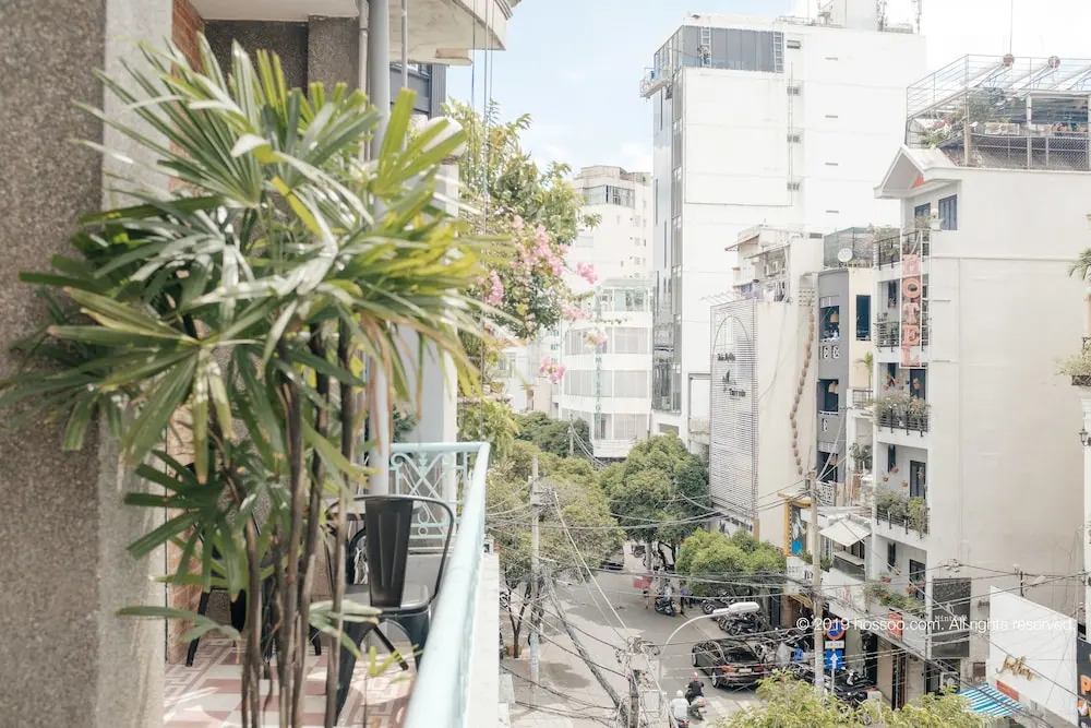 Parfait Studio private Balcony CBD