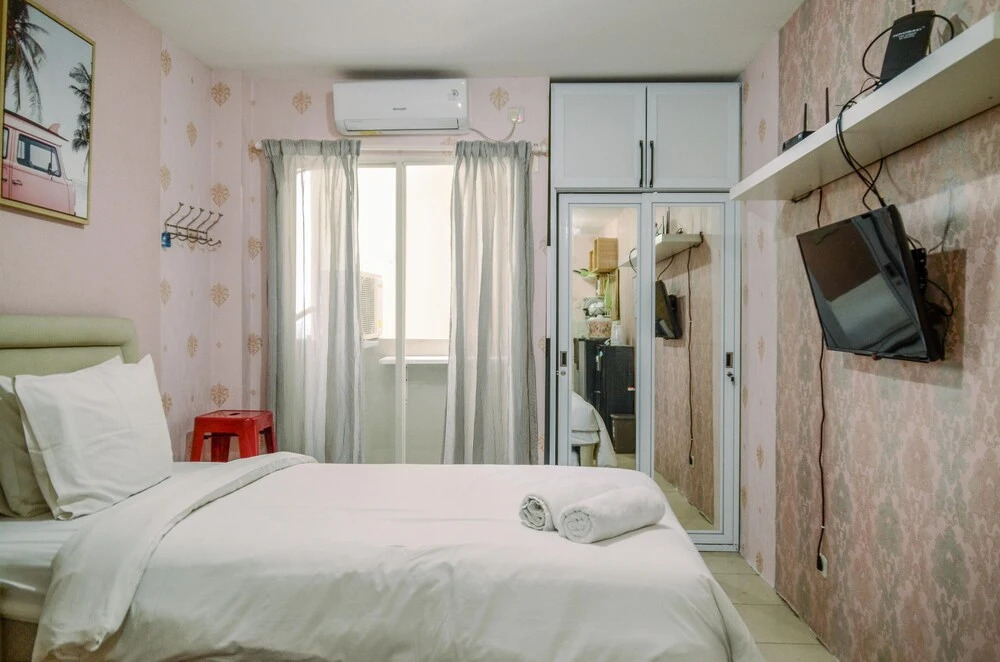 Cozy Stay Studio Room at Medina Apartment