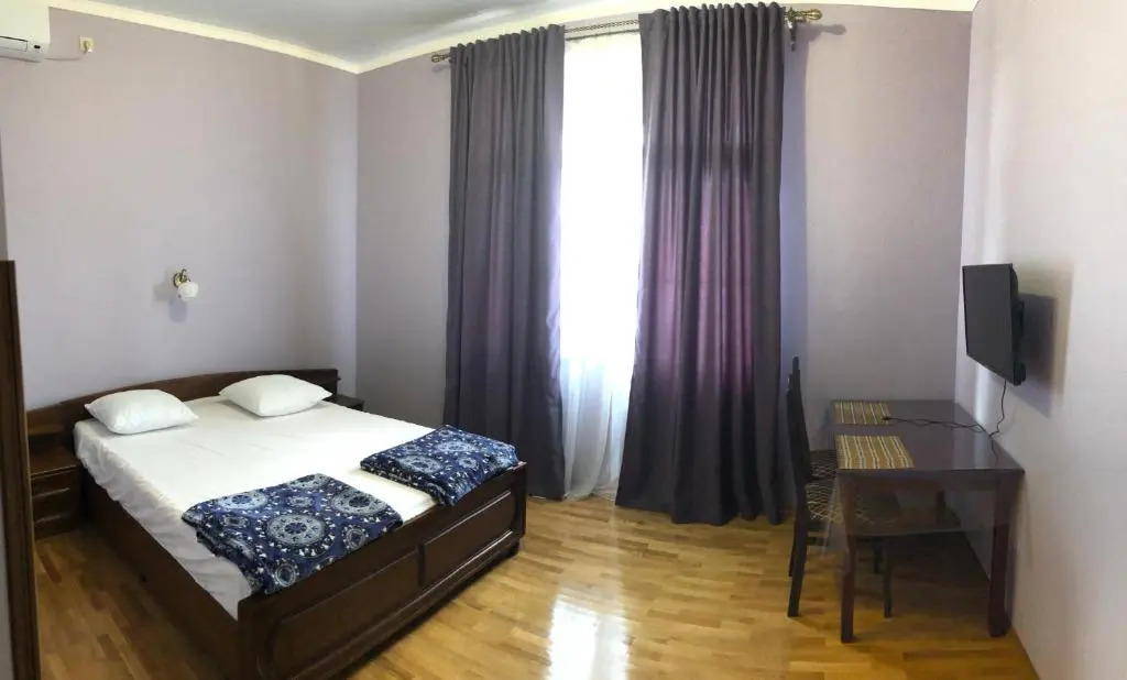 Lora Guesthouse