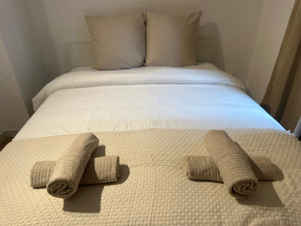 Cozy 1BR & Living Room Near City Center