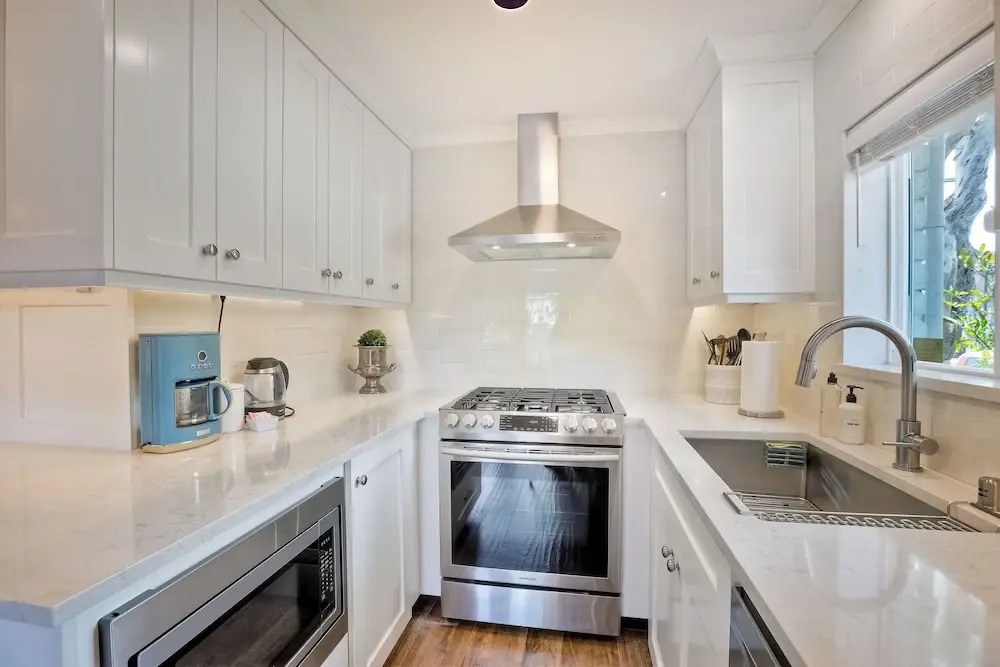 3080 Lincoln - Unit 24
