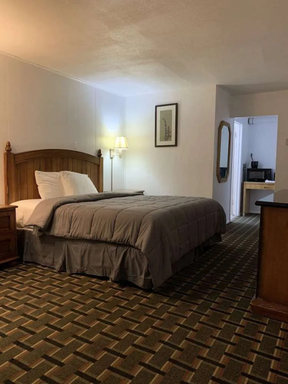 Ratons Peak Inn