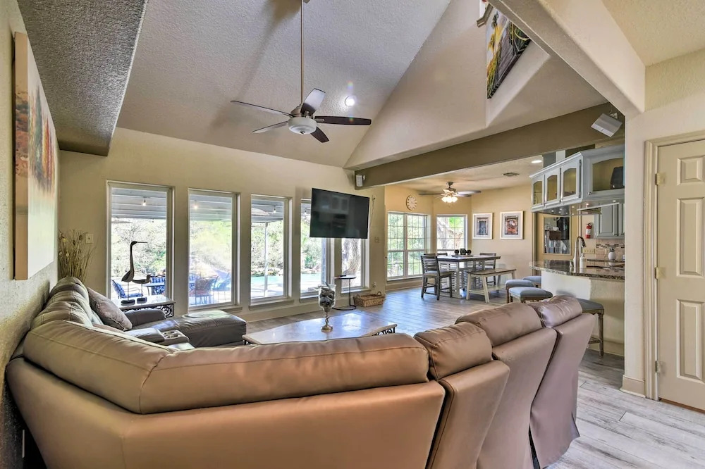 Waterfront Family Home w/ Patio in Hitchcock
