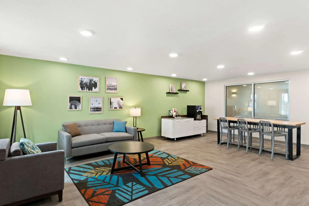 WoodSpring Suites Denver Commerce City