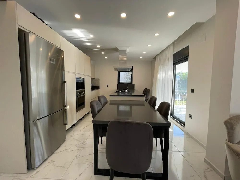 Inviting 4-bed Villa Lina With lux Pool