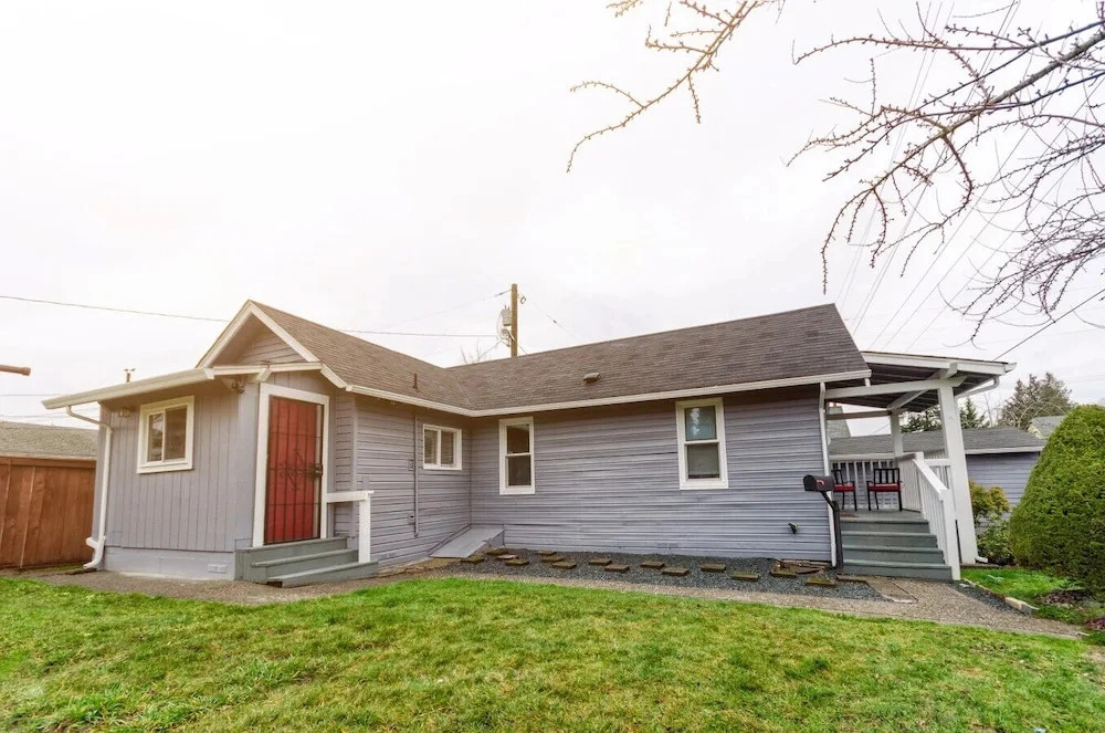 Peaceful Pet-friendly Home With Yard