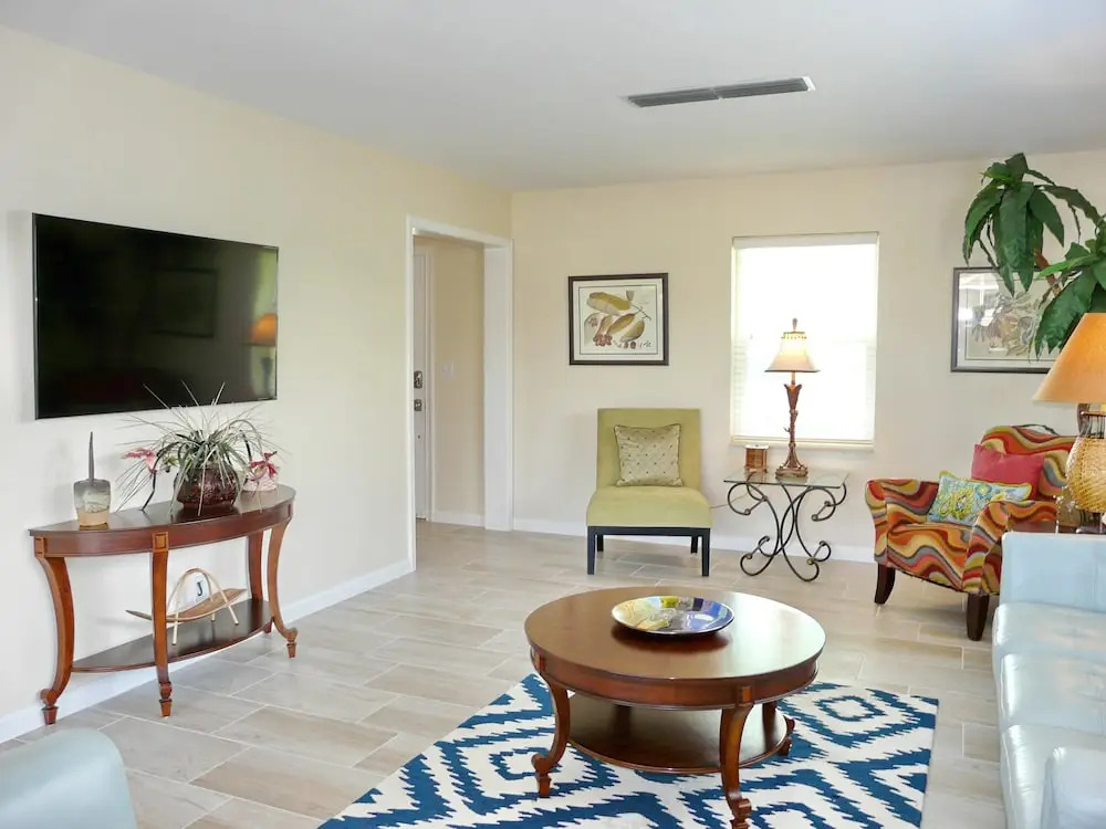 819 Chestnut Court