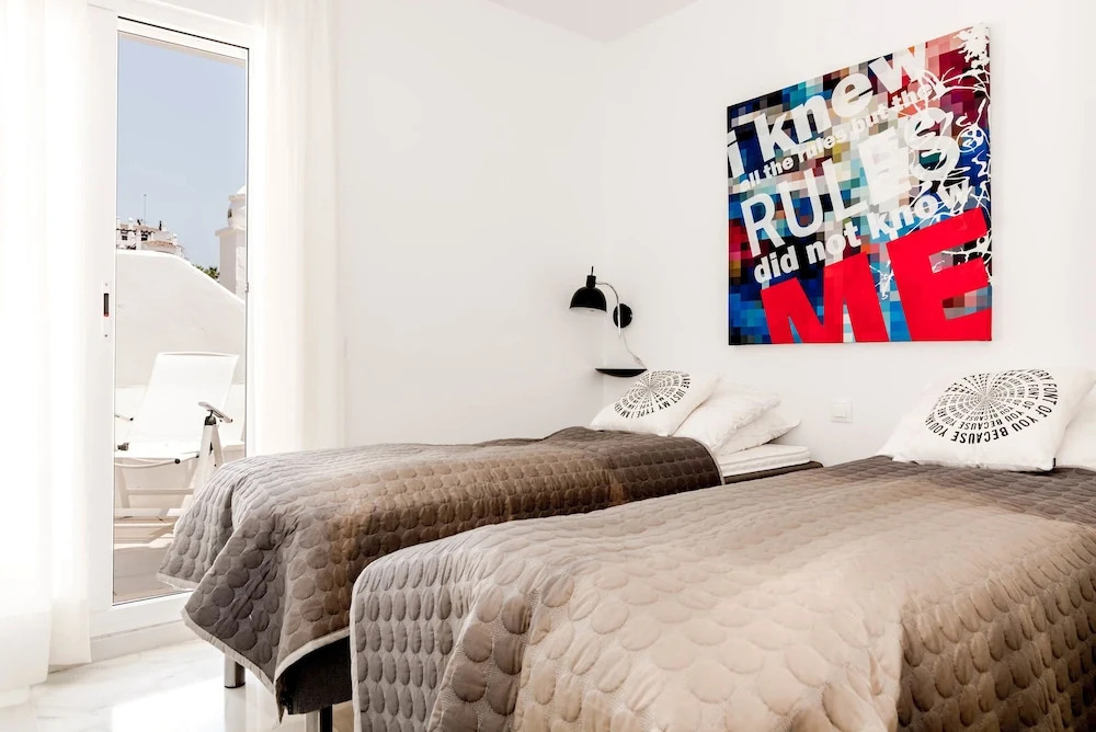 Ivy4- Modern 2 Bedroom Duplex Close To Beach
