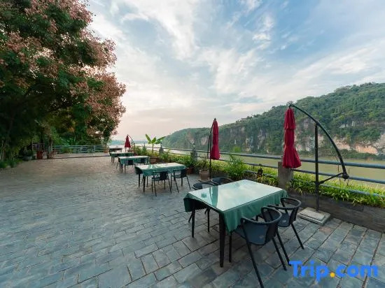 Yuejiang Cliff Hotel