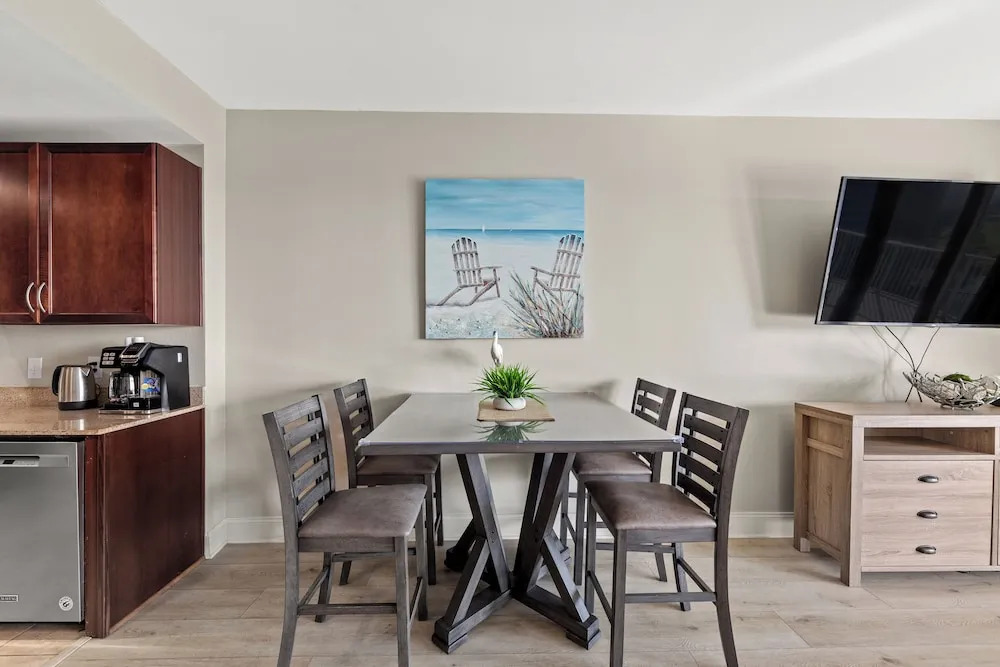 Laketown Wharf 1233 - Anchors Away