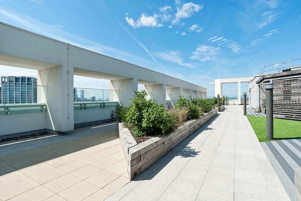 Stunning 1-bed apt W/roof Terrace in Canning Town