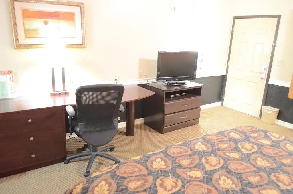 Budget Host Inn & Suites