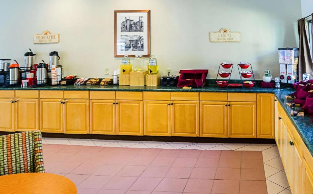 Econo Lodge Inn & Suites Hardeeville I-95