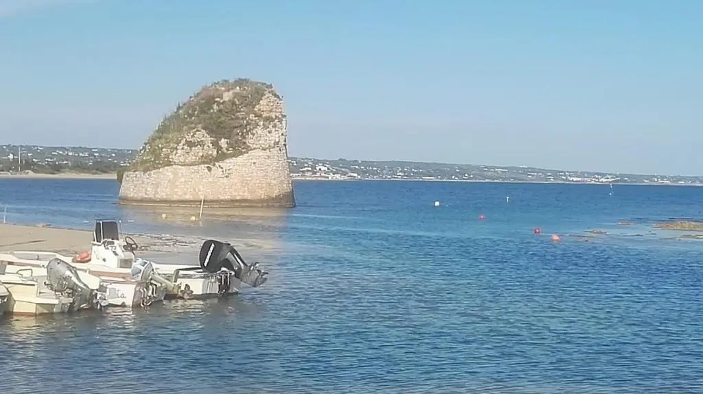 Zona Maldive del Salento, Spiaggia Sabbiosa a 350 m, 2 Bagni, Clima, Posto Auto Esclusivo